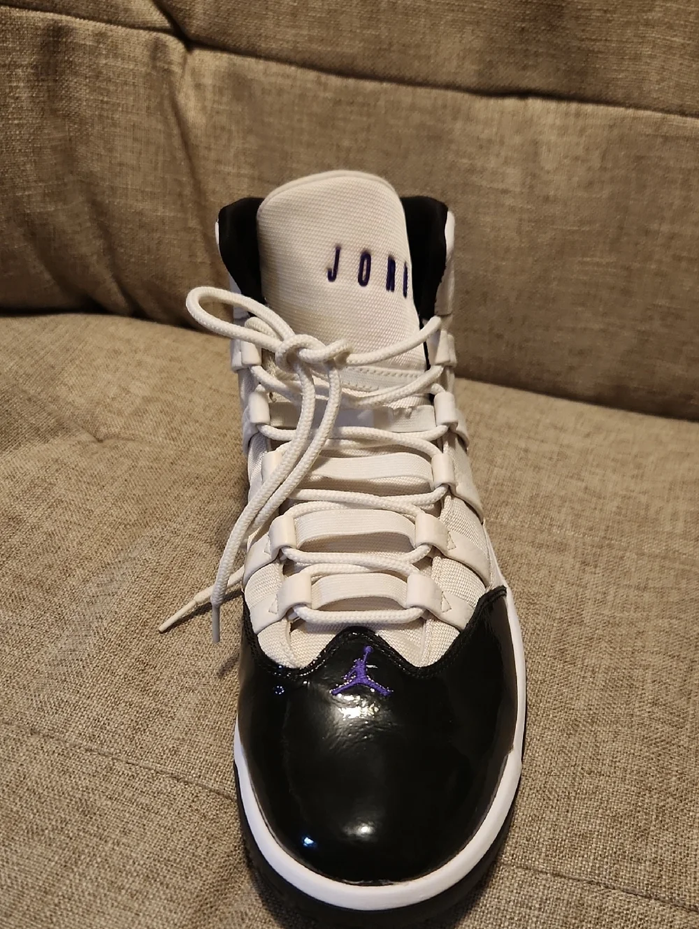 Size 13M Jordan Max Aura 'Concord' White Dark Concord Black AQ9084-121 Preowned